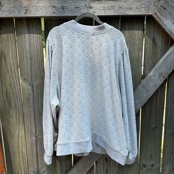 Torrid Light Grey Perforated Zip Up Bomber Jacket in Eyelet Stone Size 5X - Picture 14 of 14